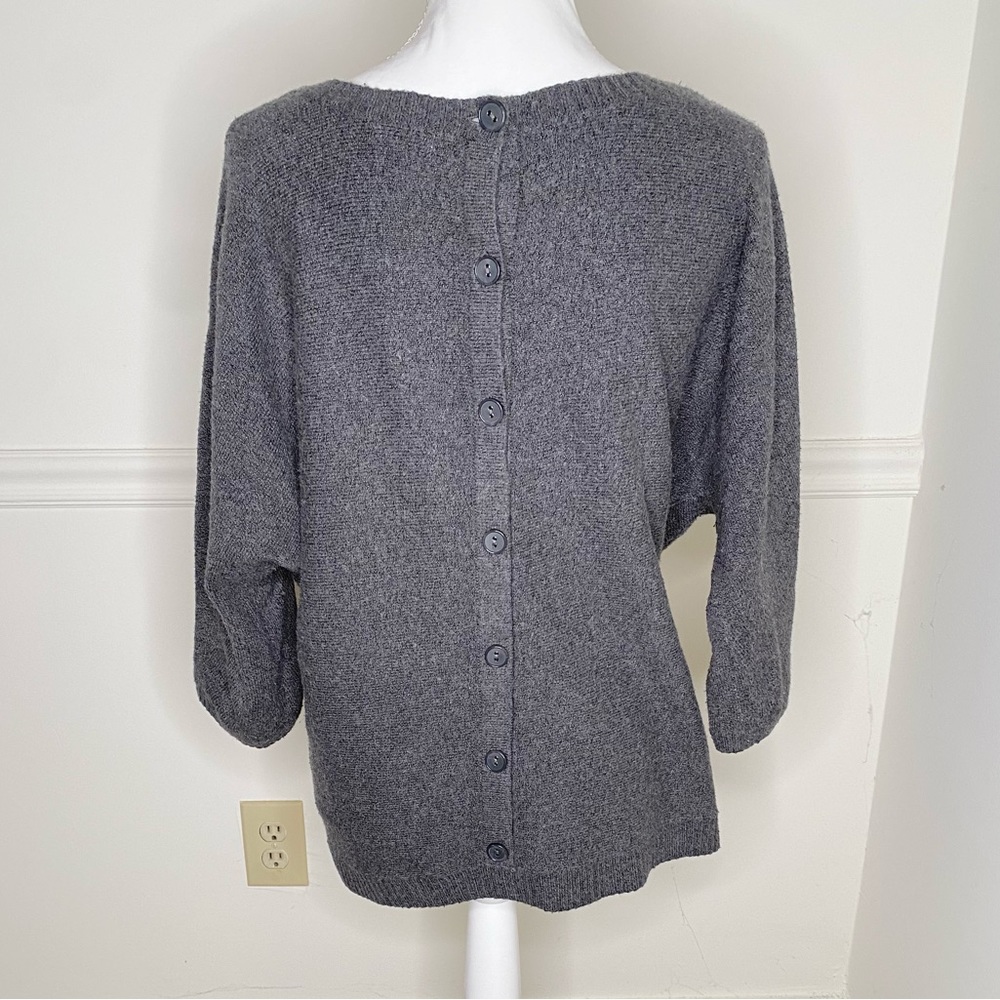 Hinge Gray Button-Back 3/4 Sleeve Sweater